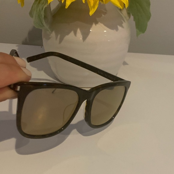 SAINT LAURENT SUNGLASSES - Picture 1 of 4